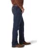 imageWrangler Mens Retro Slim Fit Straight Leg JeanDillon