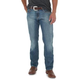 imageWrangler Mens Retro Slim Fit Straight Leg JeanRocky Top
